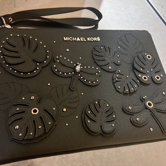 Michael kors army green wristlet with design and gold hardware - Picture 2 of 6